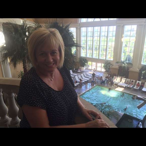 Profile Picture of Cheryl Schoener (@cherylscho) on Poshmark