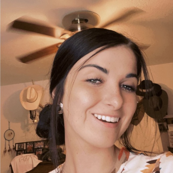 Profile Picture of Mackenzie Klitzke (@mklitzke05) on Poshmark