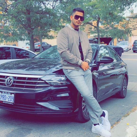 Profile Picture of Supreet Singh (@supreetsingh71) on Poshmark