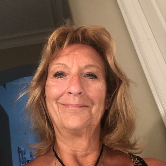 Profile Picture of Dawn Abbott dolan (@chigirl56) on Poshmark