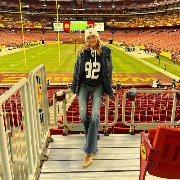 Profile Picture of Grace Fogle (@grace_fogle) on Poshmark