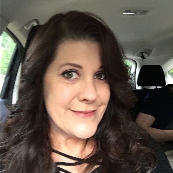 Profile Picture of Janice Damask (@07101999) on Poshmark