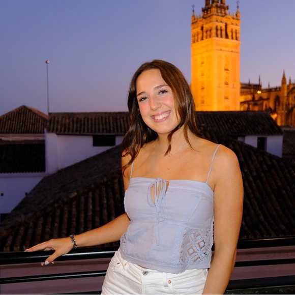 Profile Picture of Julia Jennings (@juliajenning294) on Poshmark