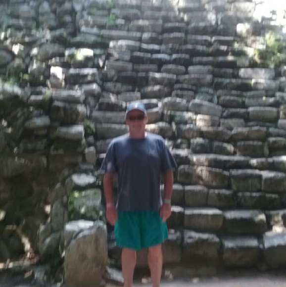 Profile Picture of Andrew Layson (@alayson1) on Poshmark