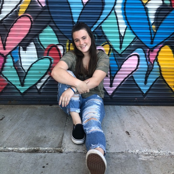 Profile Picture of Sydney Connor (@sydneyfc5) on Poshmark