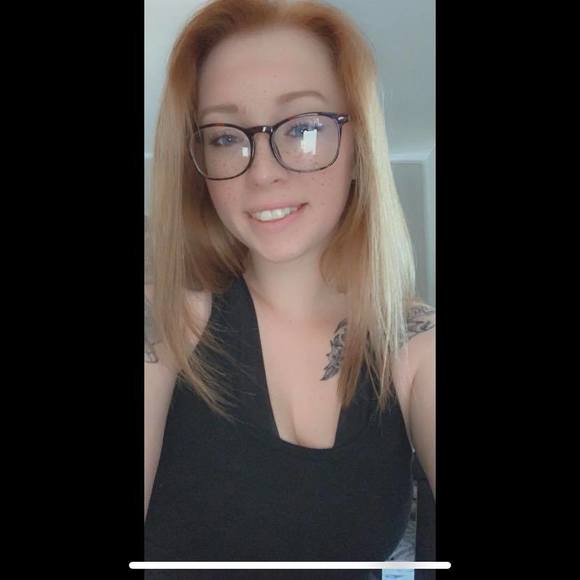 Profile Picture of Dinah Maringer (@dinahmaringer) on Poshmark