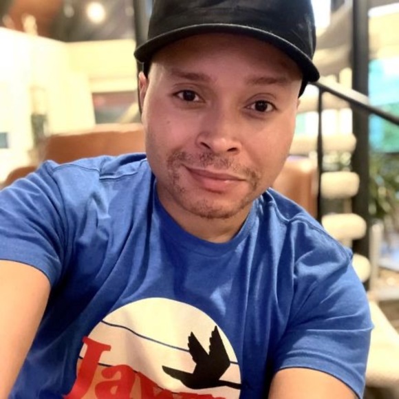 Profile Picture of Ronald Edwards (@ronne215) on Poshmark