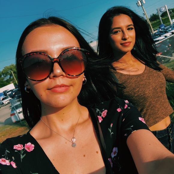 Profile Picture of Taylor Kayseas (@taylorkayseas) on Poshmark