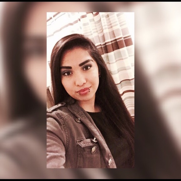 Profile Picture of Monica Cordova (@mc_brenda) on Poshmark