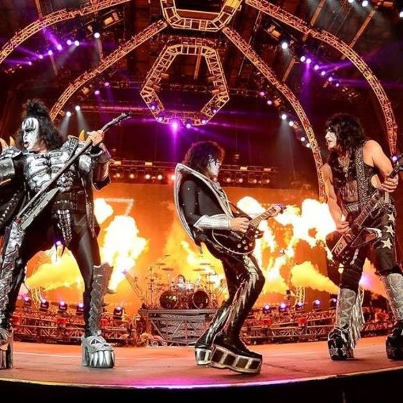 Scott Andryshak - Poshmark Profile Picture of Scott Andryshak (@redrocker98) on Poshmark