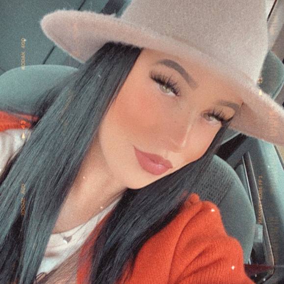 Profile Picture of Kiley Allen (@kileyallen) on Poshmark