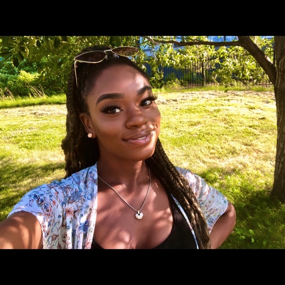 Profile Picture of Tomiko Stanton (@tomikostanton) on Poshmark