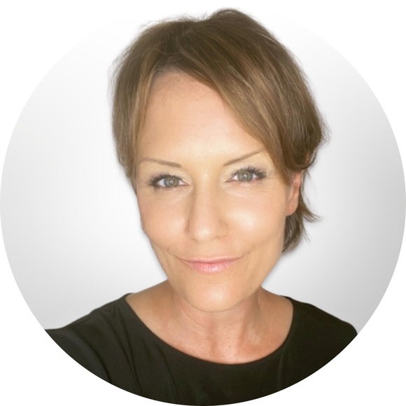 Profile Picture of Kim Oneill (@zoekibu) on Poshmark