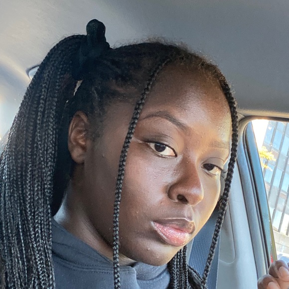 Profile Picture of Kamil Grant (@weaches) on Poshmark