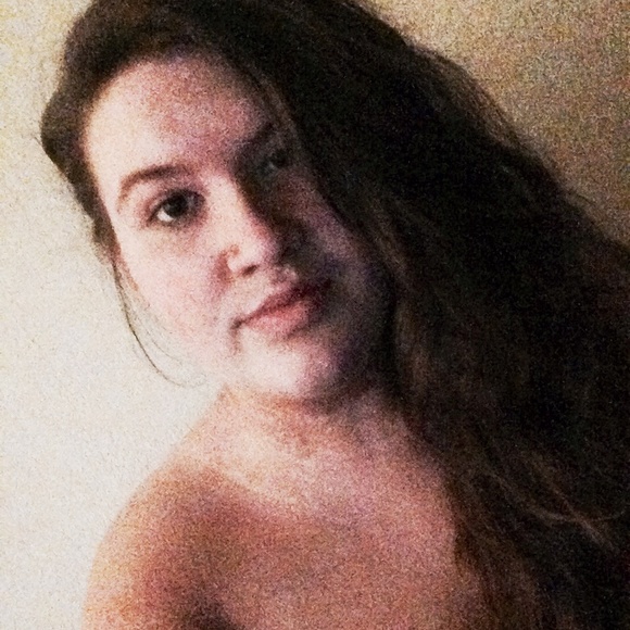 Erin Mankin - Poshmark Profile Picture of Erin Mankin (@emankin99) on Poshmark