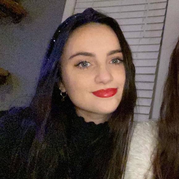 Alli Azbell - Poshmark Profile Picture of Alli Azbell (@alliazbell) on Poshmark