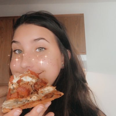 Profile Picture of Olivia Marsh (@OliviaMarshy12) on Twitter