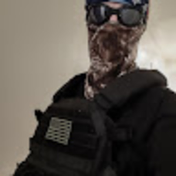 Profile Picture of Christopher Sautner (@cmsautner87) on Poshmark