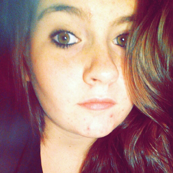 Profile Picture of Alyssa Ledbetter (@alyssalanea) on Poshmark