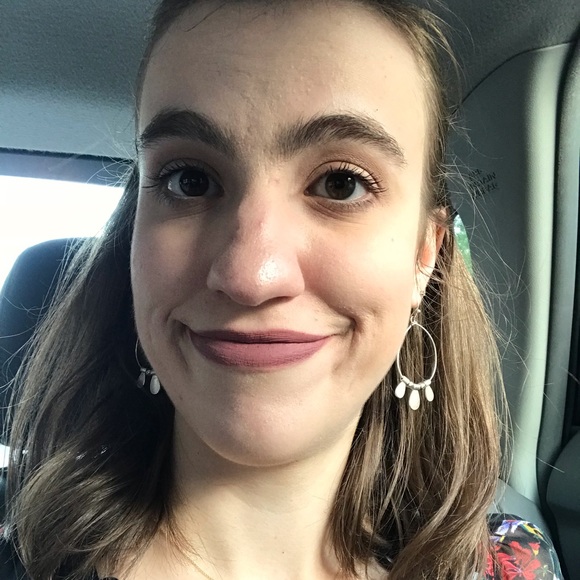 Profile Picture of Laura Schwamborn (@bluevioletshop) on Poshmark