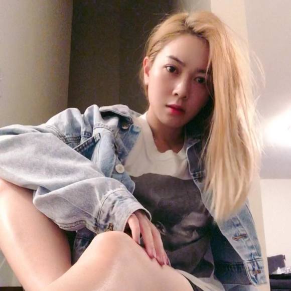 Profile Picture of Anhdao Hoang (@longcute) on Poshmark
