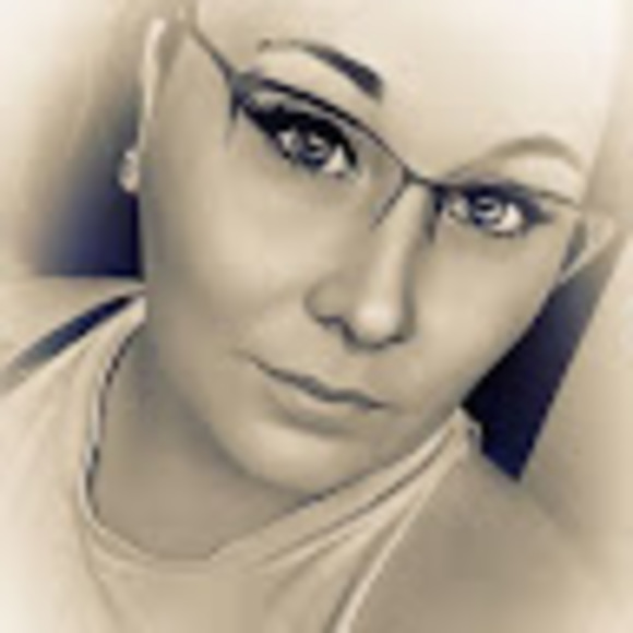 Profile Picture of Taylor Dann (@taylor_dann) on Poshmark