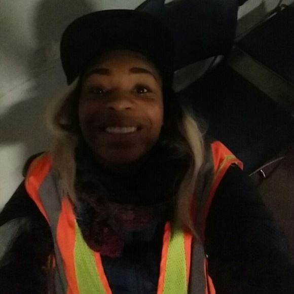 Profile Picture of Naomi Tolefree (@omio94) on Poshmark