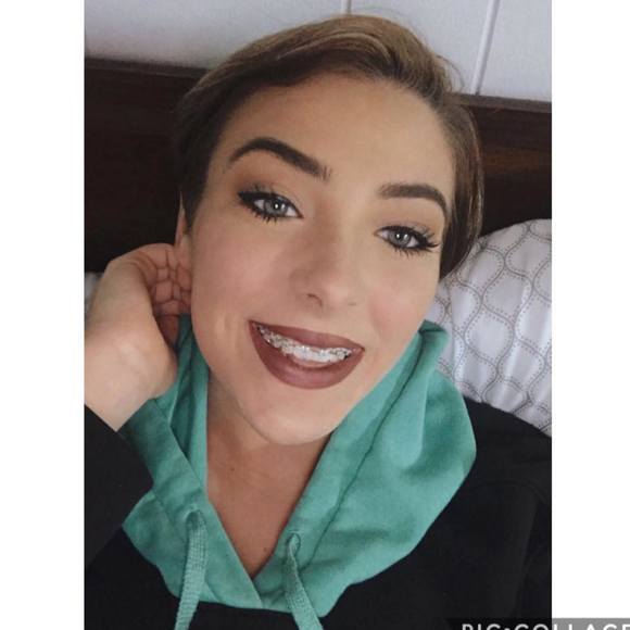 Profile Picture of Jacie Redcay (@jacieredcay) on Poshmark