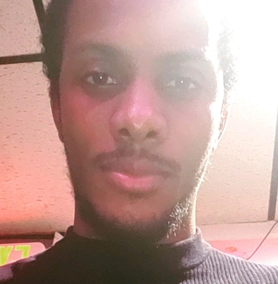 Profile Picture of Joe Alves (@joe_alves) on Poshmark