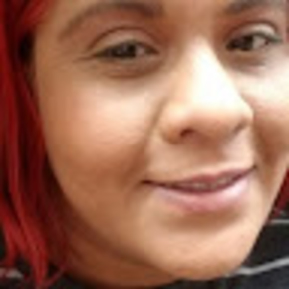 Profile Picture of Elizabeth Campos (@ecp956) on Poshmark