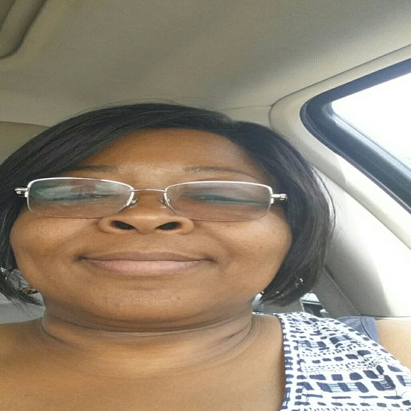 Profile Picture of Alicia Varnum (@varnuma) on Poshmark