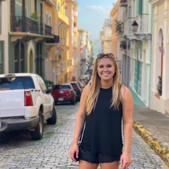 Profile Picture of Emily Schultz (@emsc5165) on Poshmark