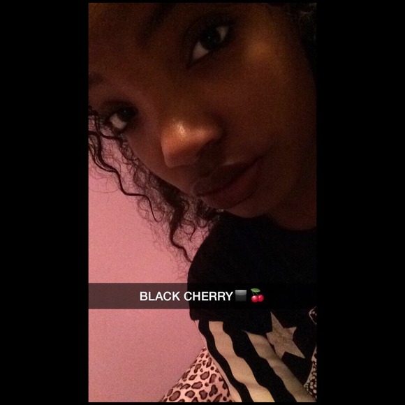 Profile Picture of Rashema Burton (@shema1) on Poshmark