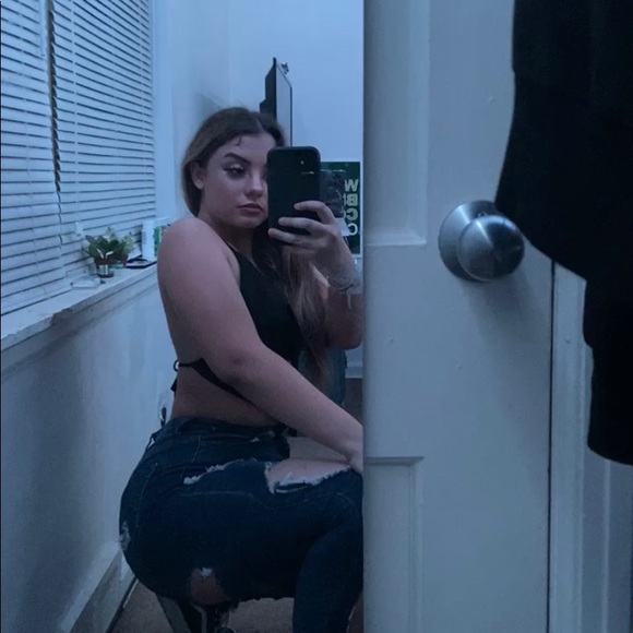 Profile Picture of Alejandra Monarrez (@alisulemam) on Poshmark