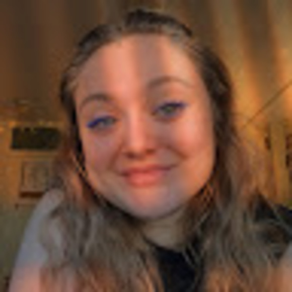 Profile Picture of Hope Casteline (@hcasteline1103) on Poshmark