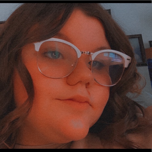 Profile Picture of Bree Peterson (@breepeterson669) on Poshmark