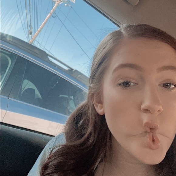 Profile Picture of Emily Trexler (@emilytrexler) on Poshmark