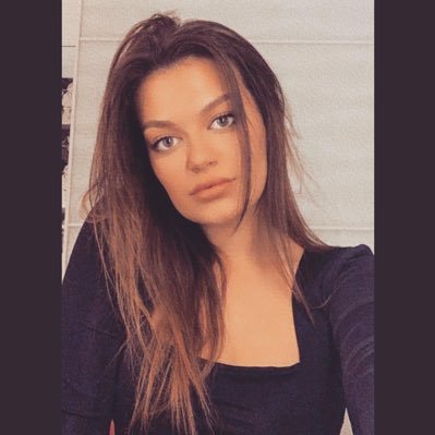 Profile Picture of Leash (@@alicia_burrell) on Twitter