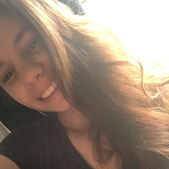 Profile Picture of Jennifer Bycroft (@jenniferaaron) on Poshmark