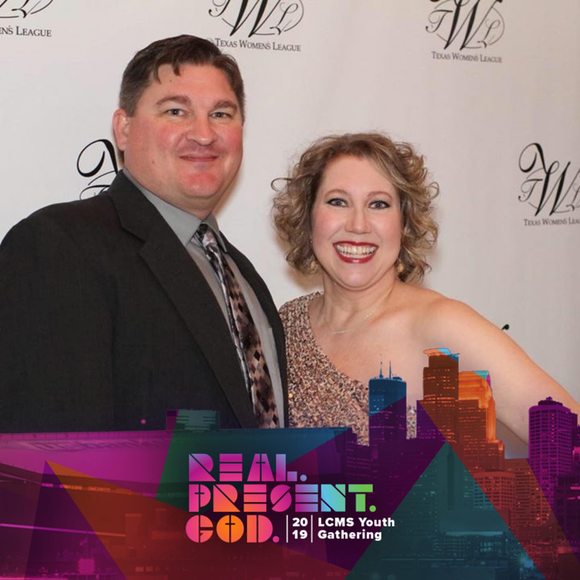 Profile Picture of Lori Hollek (@lbhollek) on Poshmark