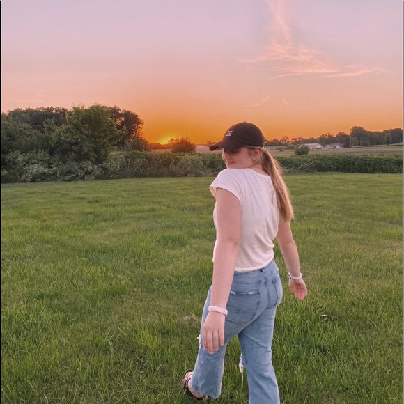 Morgan Tuinstra - Poshmark Profile Picture of Morgan Tuinstra (@morgantuinstra) on Poshmark