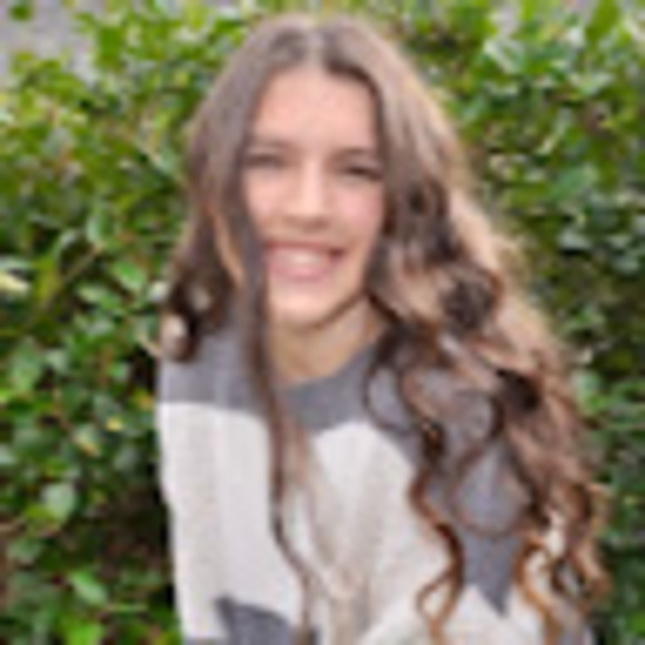 Profile Picture of Ashley hakimzadeh Hakimzadeh (@emailashleyh) on Poshmark