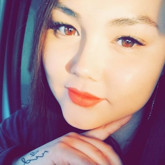 Profile Picture of Kayla Arthofer (@krarthofer) on Poshmark