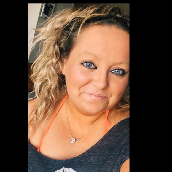 Profile Picture of Amelia Dismukes (@amelia_dismukes) on Poshmark