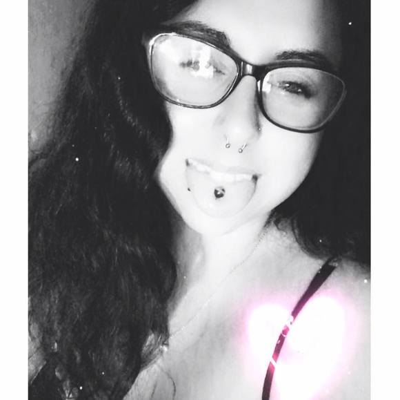 Profile Picture of Ayla Mandeville (@aylamandeville) on Poshmark