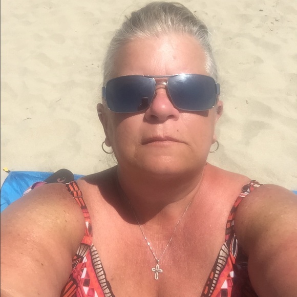 Profile Picture of Krystal Noel (@kchristmas66) on Poshmark