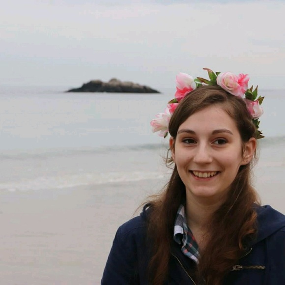 Natalie Moretto - Poshmark Profile Picture of Natalie Moretto (@natthecat292) on Poshmark