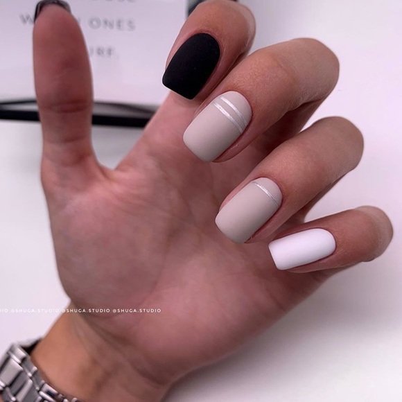 Profile Picture of Victoria Gincu (@victoriagincu) on Poshmark