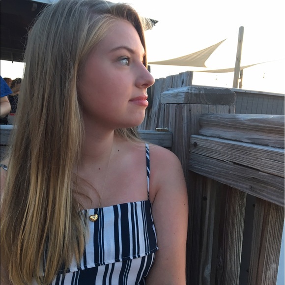 Profile Picture of Olivia Weaver (@oliviaautumn21) on Poshmark