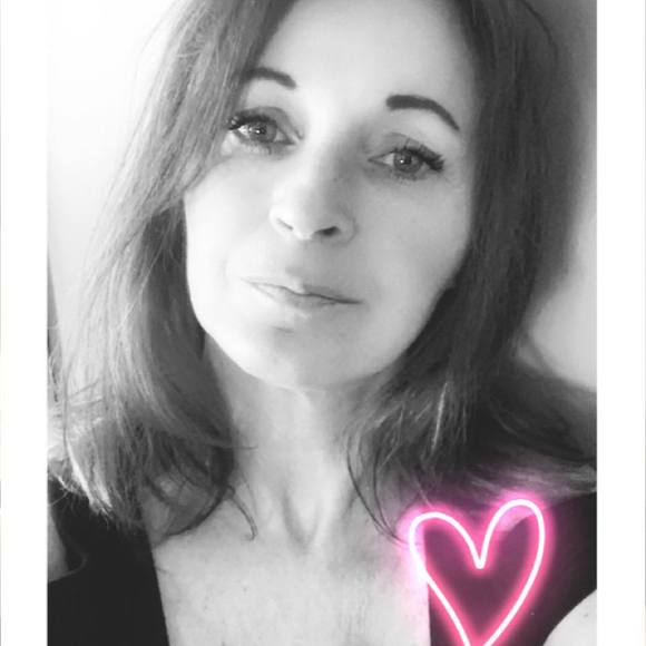 Profile Picture of Bobbie Edlund hendley (@bobbiehendley) on Poshmark